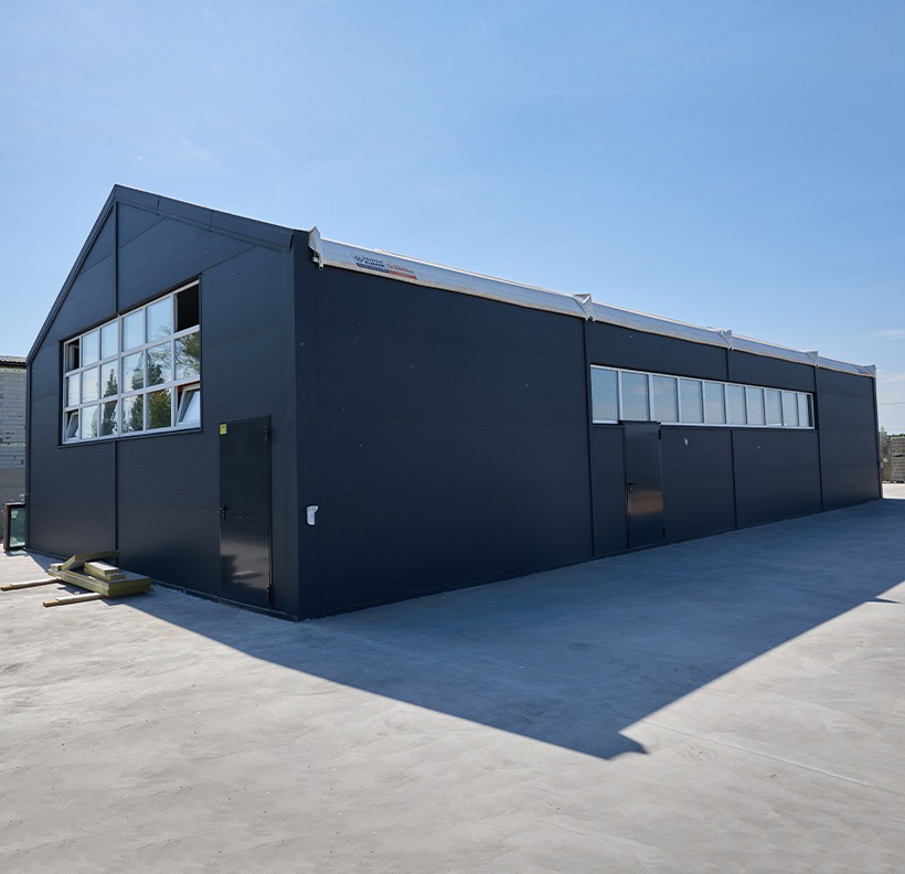 Швидкомонтований склад із мезонінною платформою для компанії 