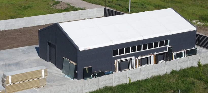 Швидкомонтований склад із мезонінною платформою для компанії 