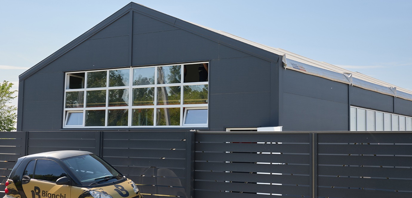 Швидкомонтований склад із мезонінною платформою для компанії 