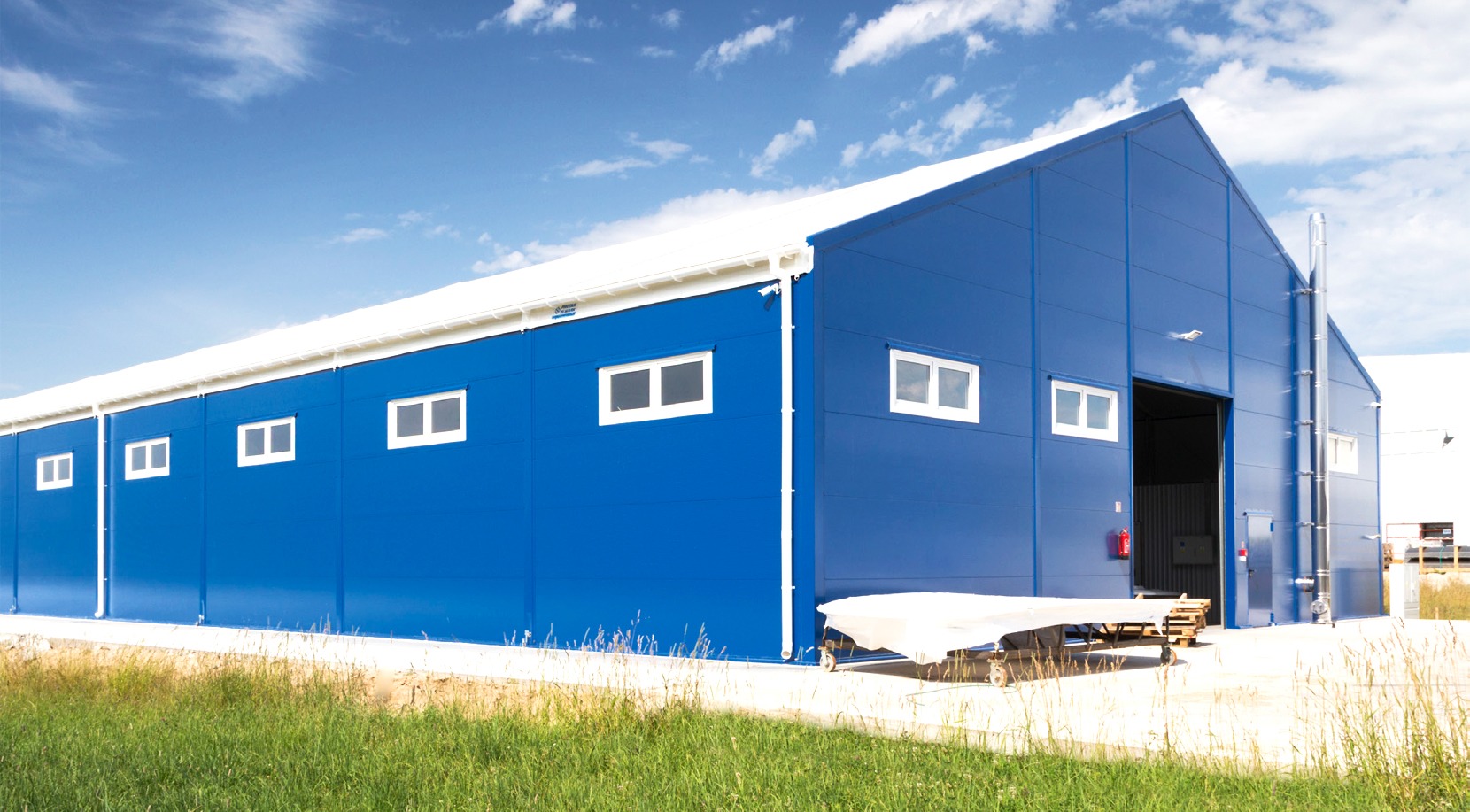 Утеплений виробничий цех для верфі з будівництва яхт у Польщі